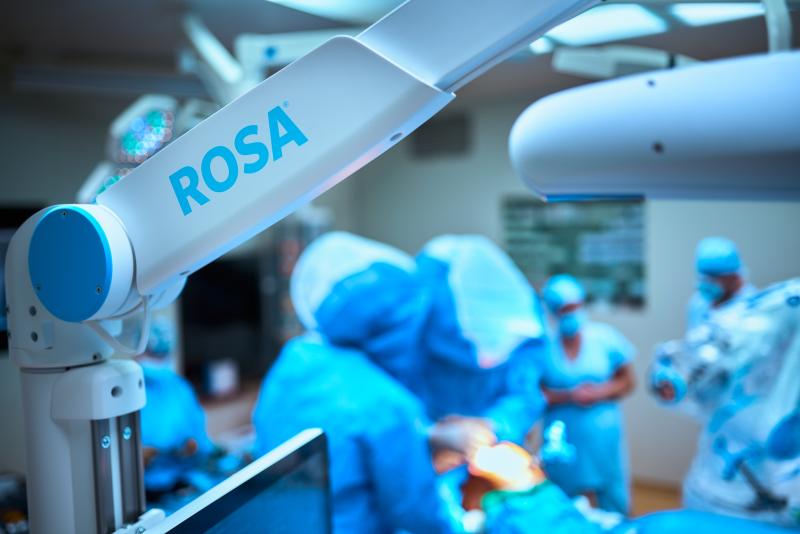 Robotické operace kolene a kyčle